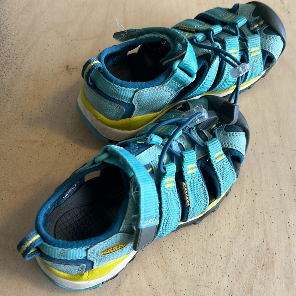 Keen Water Shoes - Gender Neutral. Size 9 Kids